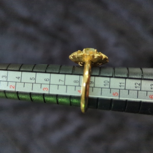 Avon Vintage Gold Tone Peridot Birthstones (August) Ring w/Sizer Size 4 - Picture 6 of 6